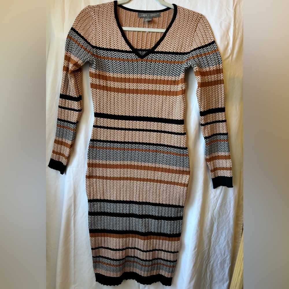 Lark + Grey Knit Bodycon Dress Striped V-Neck Chic Size S - Picture 2 of 7